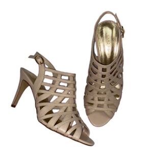 Marc Fisher Cream Leather Sandals (7.5M)
